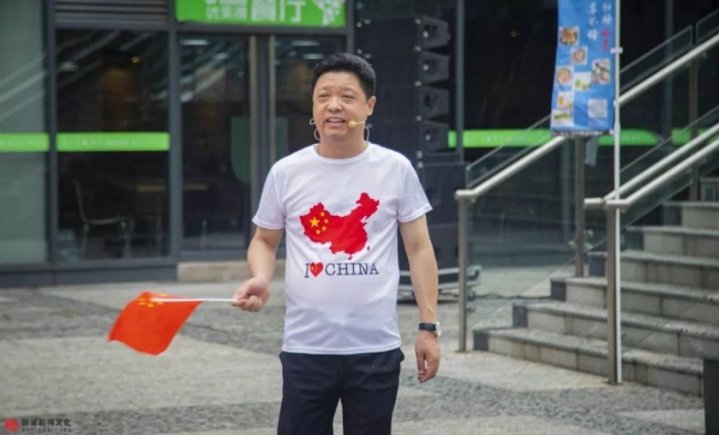 主唱之一:上海湖北商会会长张国雄 主唱之一:上海湖北商会会长张国雄
