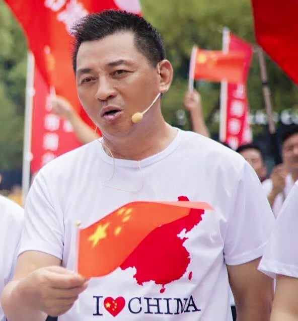 主唱之一:上海湖北商会监事长罗锋 主唱之一:上海湖北商会监事长罗锋